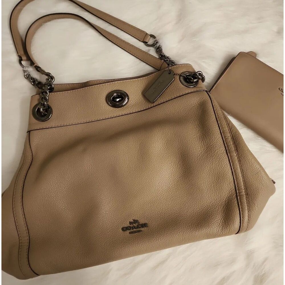Coach turnlock Eddie Shoulder bag purse Taupe with matching wallet